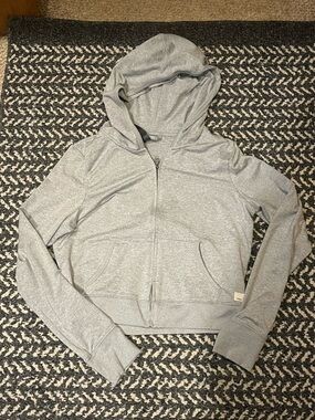 Vuori Halo Cropped Light Gray Women's Zip-Up Hoodie